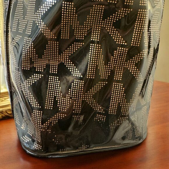 Michael Michael Kors Black/Beige Large Signature Patent Leather Jet Set Tote - Picture 16 of 16